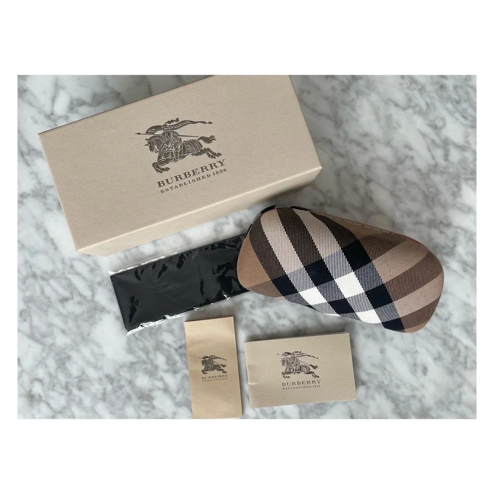 【美品】BURBERRY　ケース Burberry | Storage & Organization | Burberry Glasses Case With Box